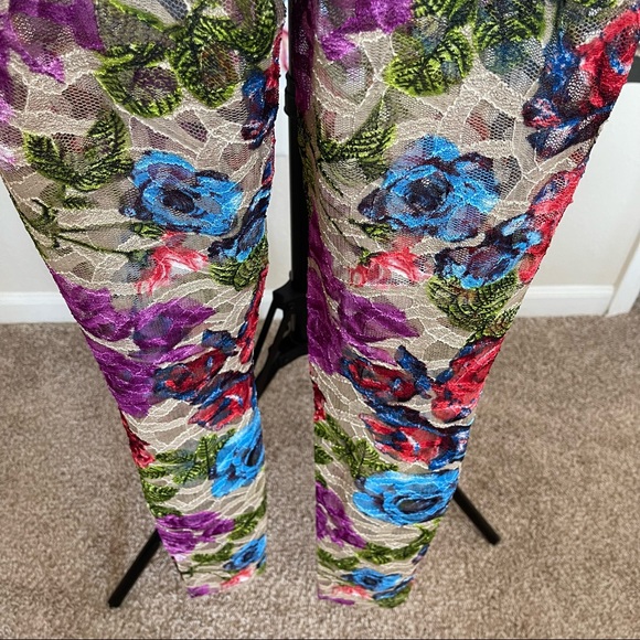 Sleeveless Floral Sheer Mesh Jumpsuit Size Medium - Picture 9 of 11